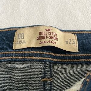 Hollister short-shorts